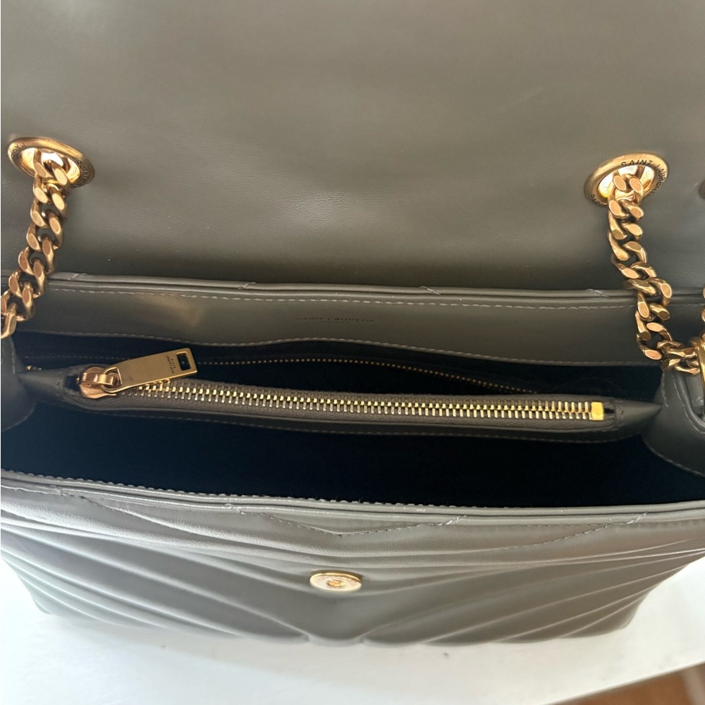 Yves Saint Laurent Chevron Gray Shoulder Bag with Gold Chain - Picture 2 of 6